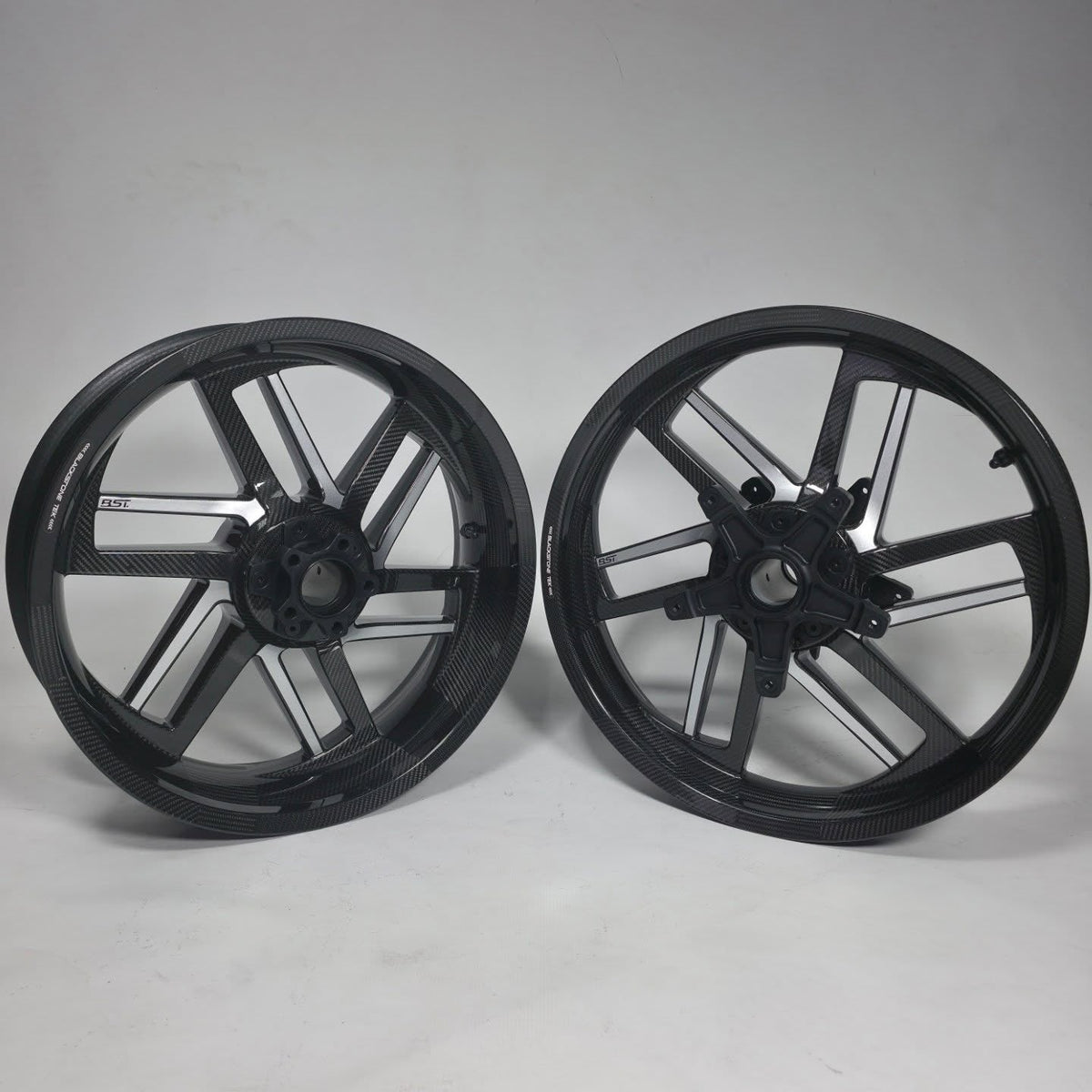 BST Reaper TEK 5.5x18'' carbon achtervelg voor Harley Davidson FXDF Fat Bob (2008-2017)