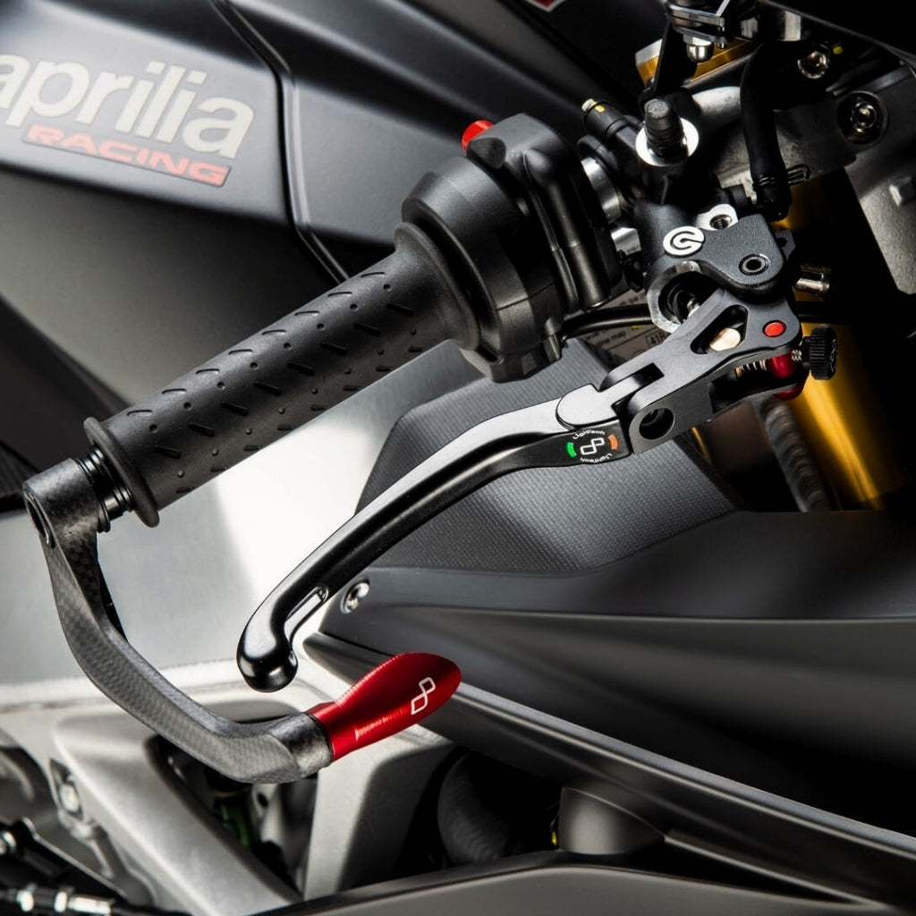 Lightech J magnesium opklapbare rem- en koppelingshendel set - Aprilia RSV4 APRC (2011 - 2015) remhendel vooraanzicht incl optionele rode inserts