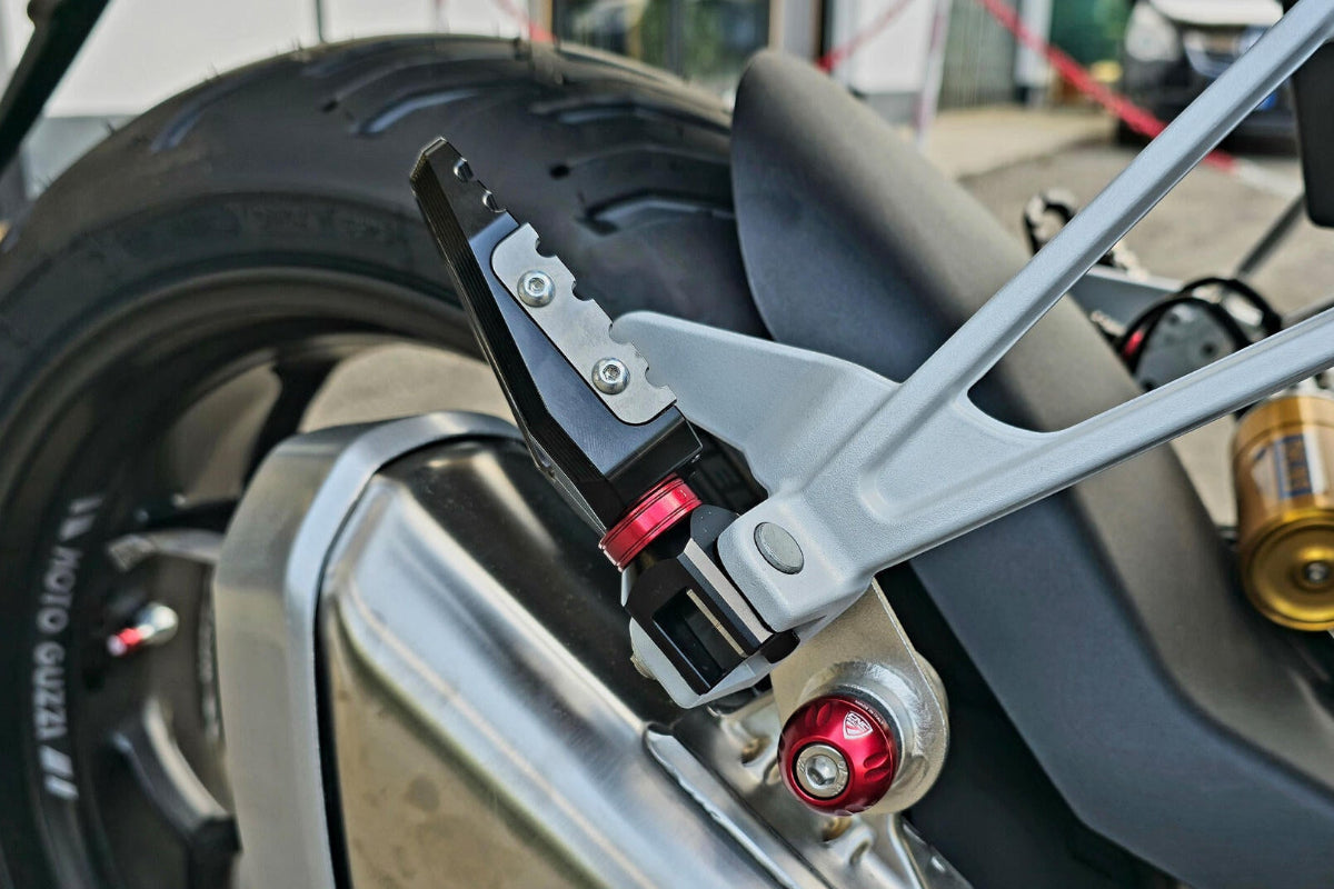 Passagier voetsteunen set 'Offroad' Ducati Hypermotard 939 (2016-2018) zwart gemonteerd