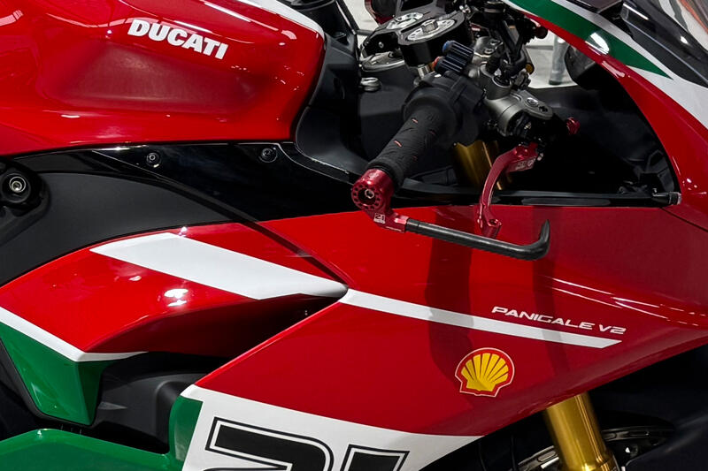Remhendelbeschermer Troy Bayliss Limited Edition Ducati Streetfighter V4 SP2 (2023-2024) Zijaanzicht gemonteerd