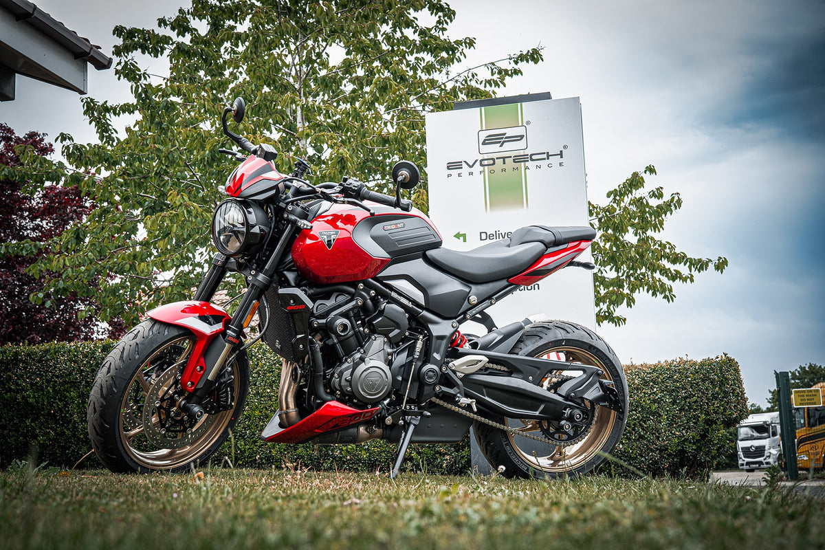 Portamatrículas Triumph Trident 800 (2026+) montado en el basculante