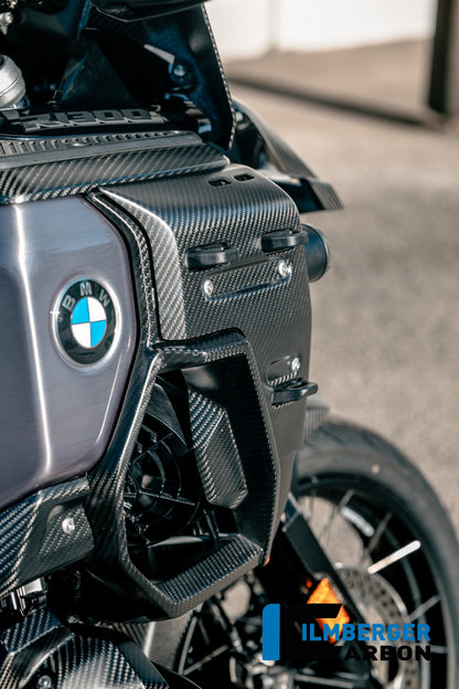 Zijkuip onder de tank rechts (bovenpaneel) mat carbon BMW R1300GS Adventure Trophy (2024+)
