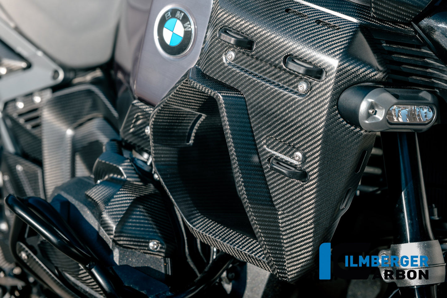Luchtinlaat paneel cover rechts mat carbon BMW R1300GS Adventure Trophy (2024+)