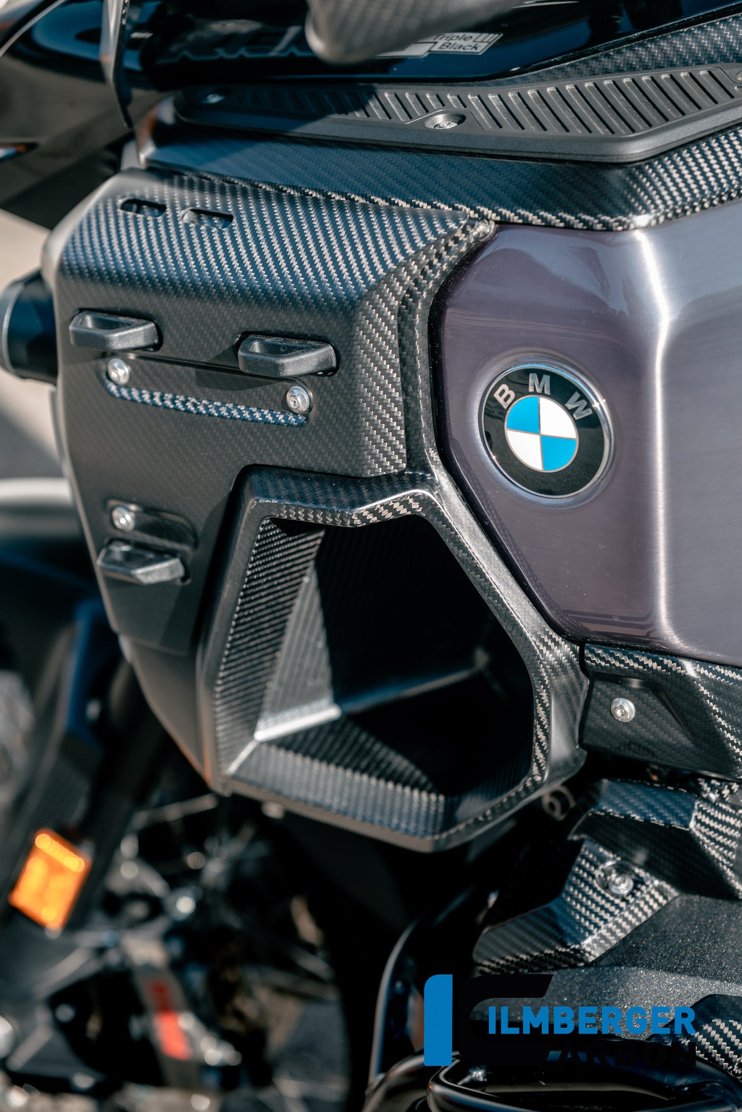 Luchtinlaat paneel cover links mat carbon BMW R1300GS Adventure (2024+)