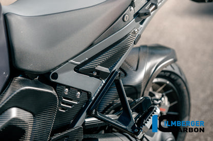 Frame driehoek-cover links achterste deel mat carbon BMW R1300GS Adventure (2024+)