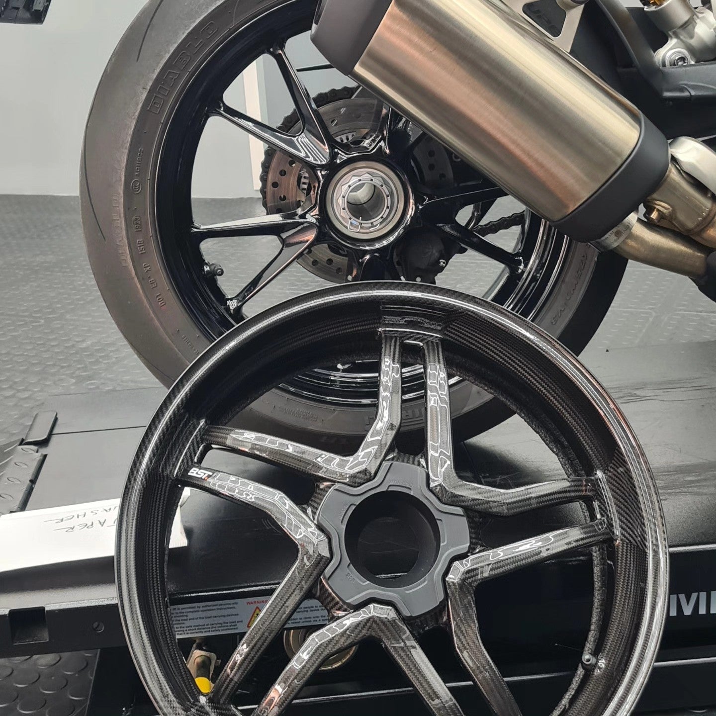 BST Star TEK voorvelg carbon 3,5 x 17" M 1000 RR 2021-2022