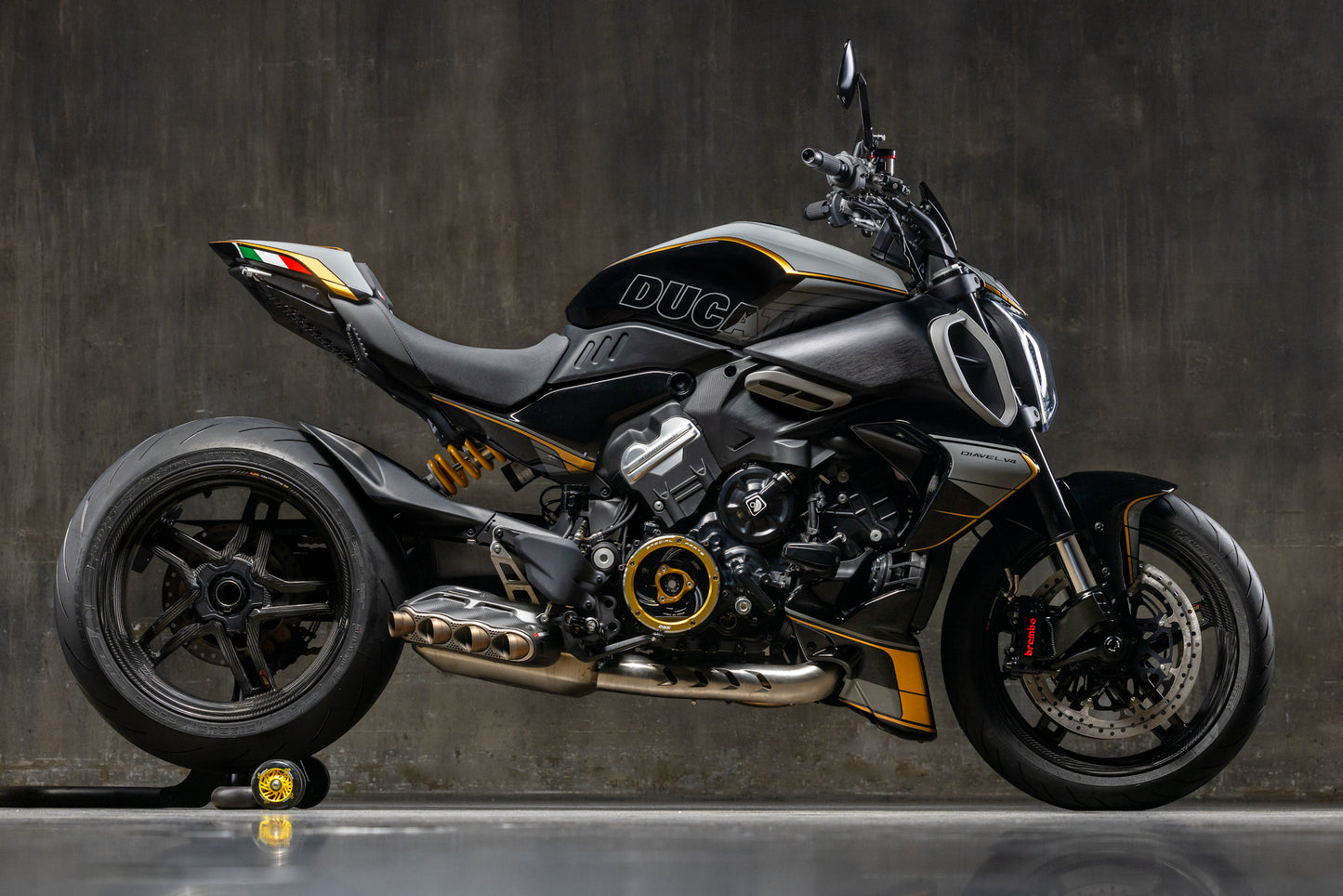 BST Carbon Heck Rand Rapid Tek 8,5 x 17 "Ducati Diavel V4 V4S