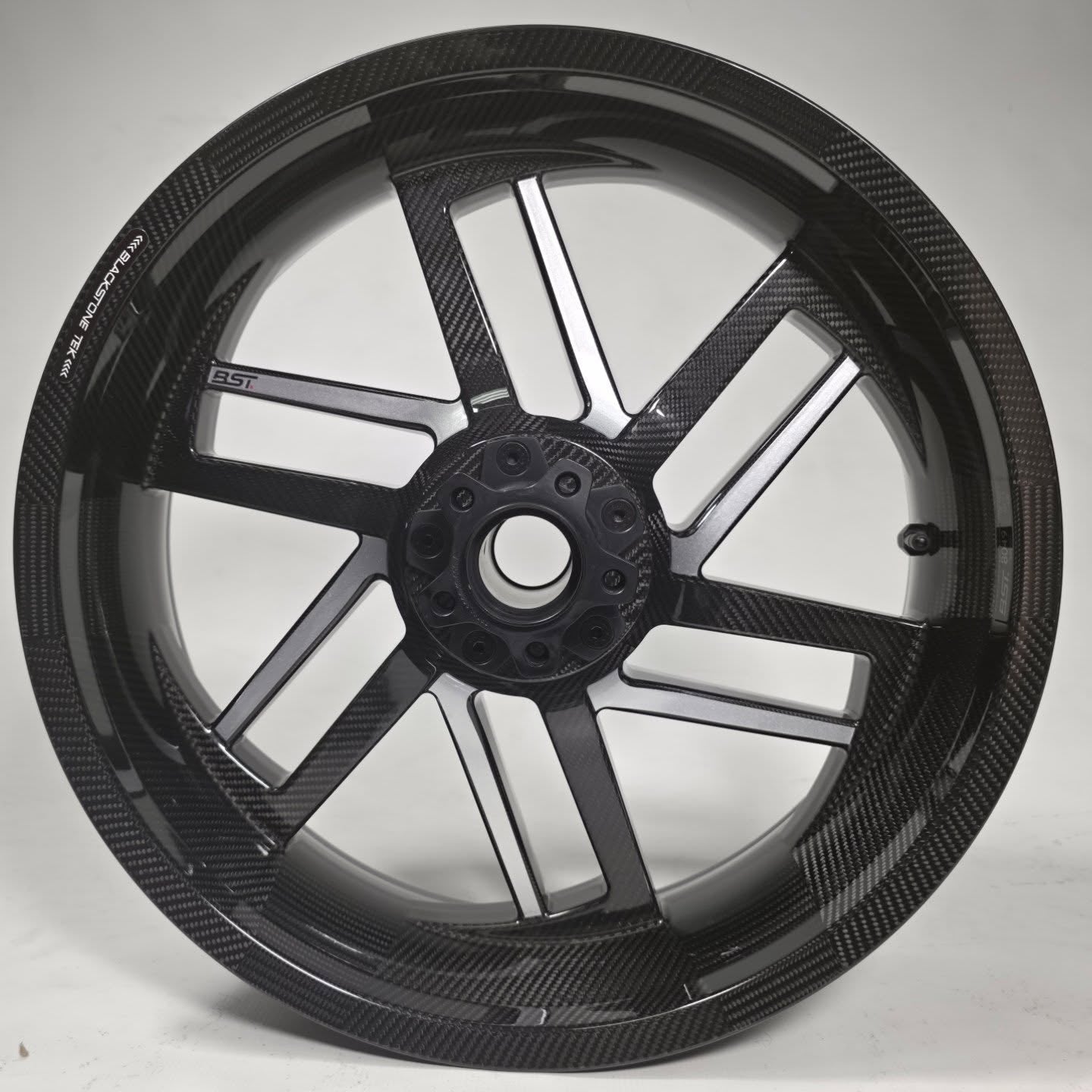 BST Reaper TEK 5.5x18'' carbon achtervelg voor Harley Davidson FXDC Super Glide Custom (2008-2014)