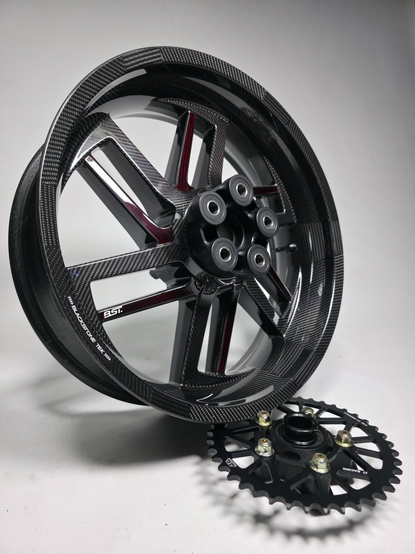 BST Reaper TEK 5.5x18'' carbon achtervelg voor Harley Davidson FXDB Street Bob Twin Cam 96 (2008-2016)