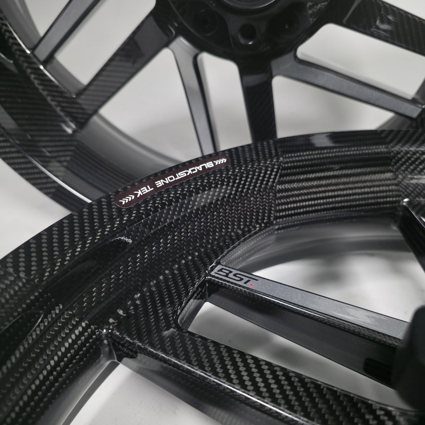 BST Reaper TEK 3.5x19" carbon voorvelg voor Harley Davidson XL1200C Sportster 1200 Custom (2008-2010)