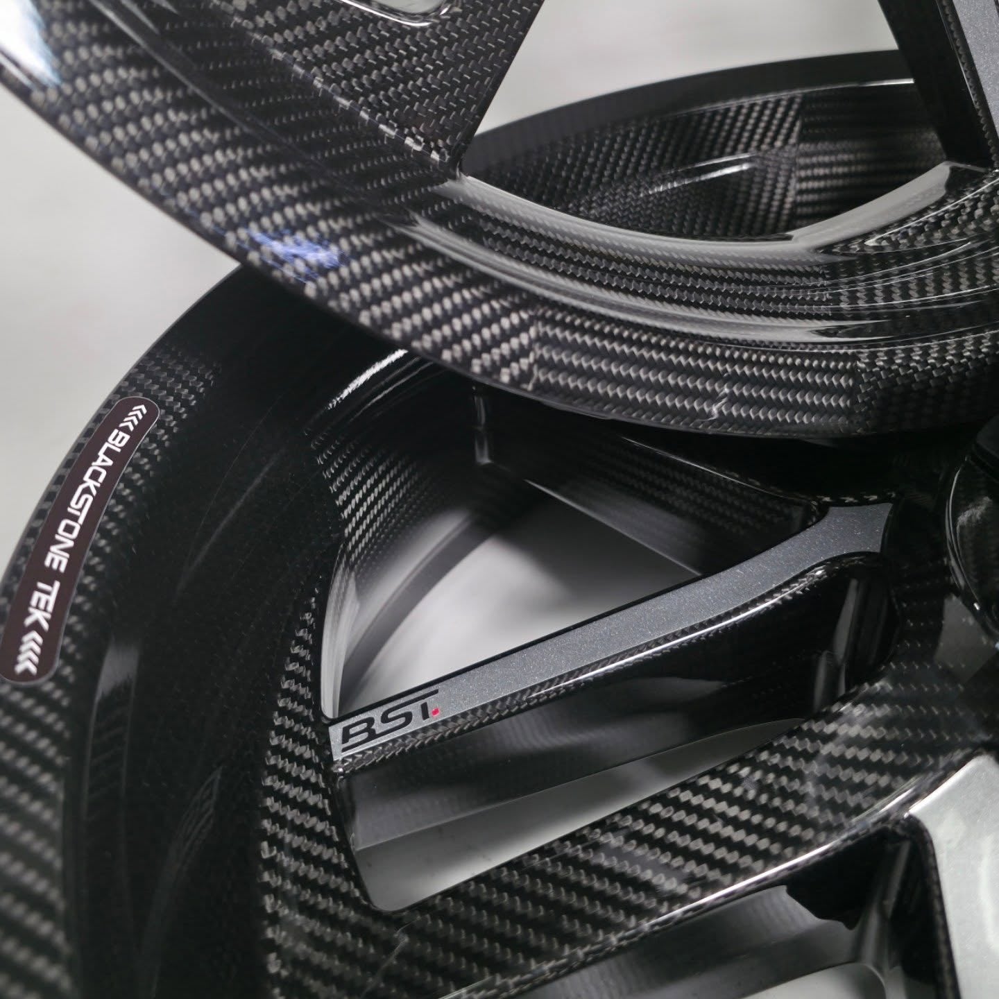 BST Reaper TEK 3.5x19" carbon voorvelg voor Harley Davidson FXFBS Fat Bob 114 (2018-2020)