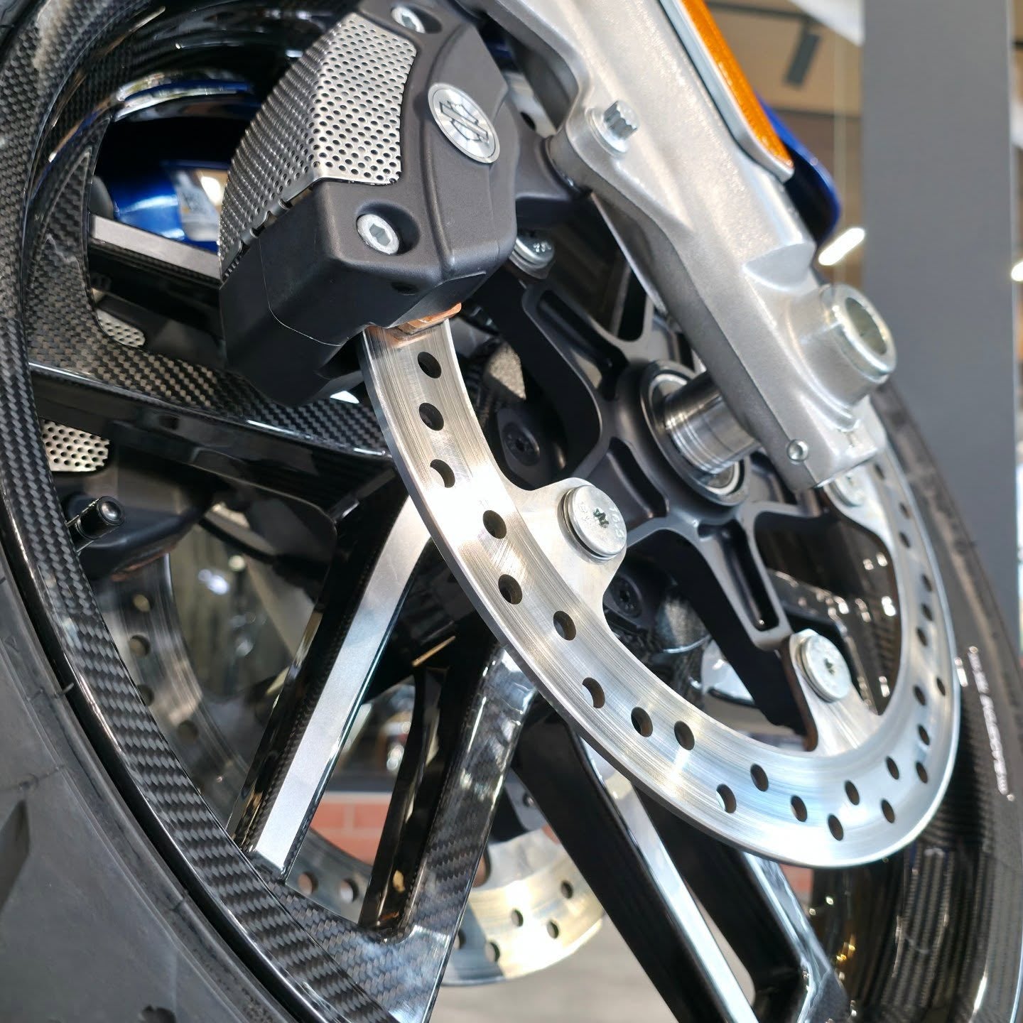 BST Reaper TEK 3.5x19" carbon voorvelg voor Harley Davidson XL1200V Seventy Two (2012-2016)