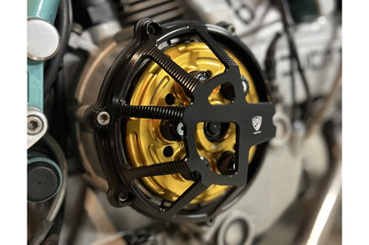 Koppelingsdeksel Traffic Ducati Streetfighter 1098 (2009-2013) vooraanzicht in zwart met gouden drukplaat en zwarte veren plus schotels