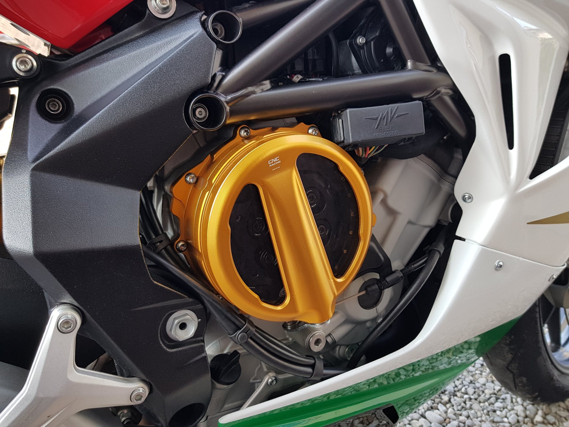 Open koppelingsdeksel met lexaan venster MV Agusta F3 675 RC (2012-2021) goud met zwarte drukplaat en zwarte veerschotels