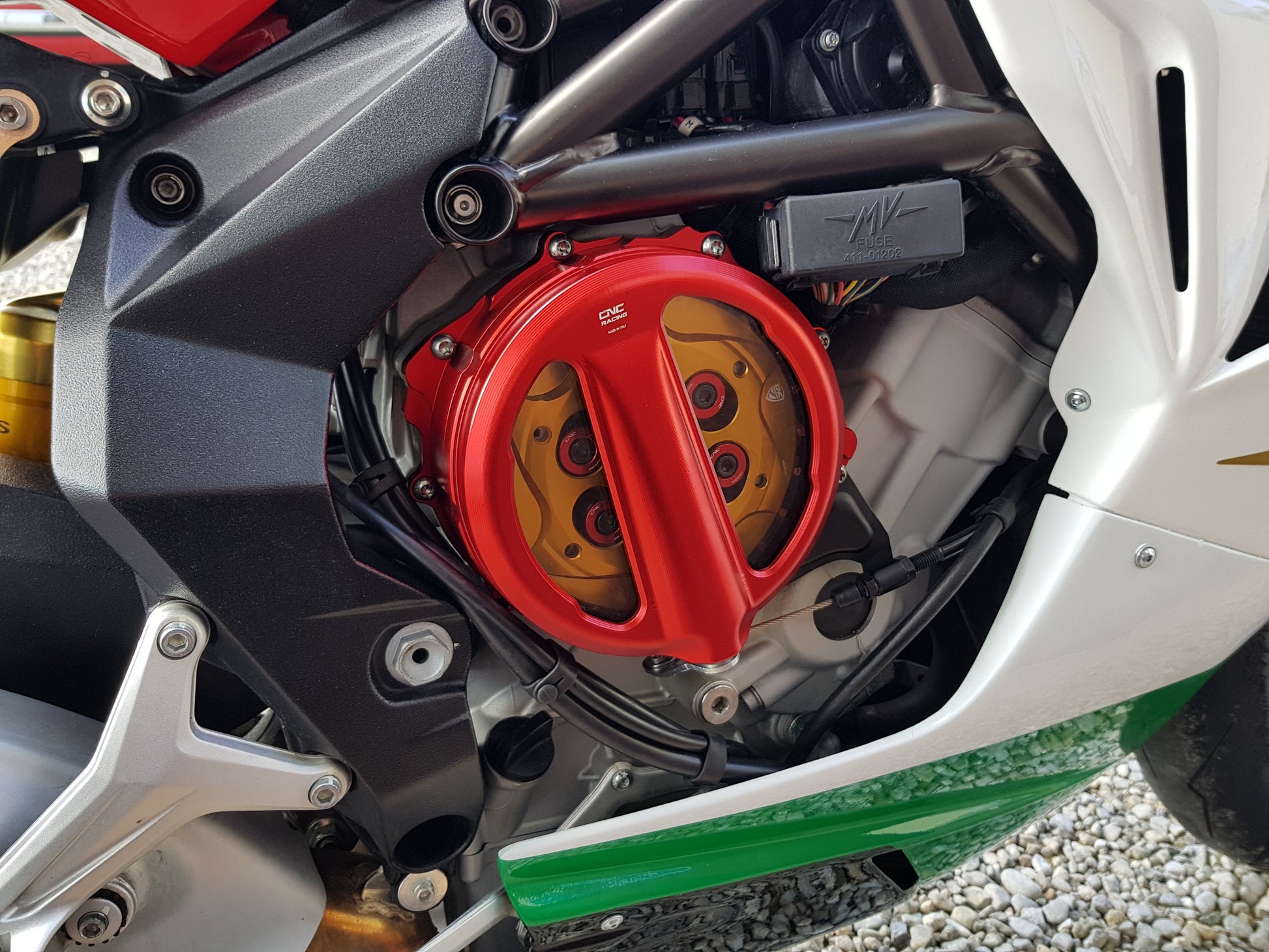 Open koppelingsdeksel met lexaan venster MV Agusta Dragster 800 E3 (2014-2017) rood met rode drukplaat en gouden veerschotels