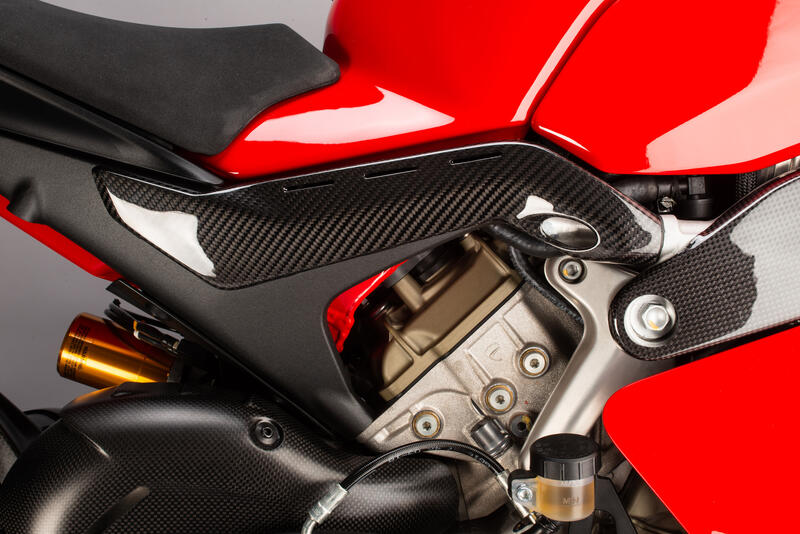Lightech carbon small panels under the tank (2 pcs.) (Glossy) Ducati Panigale V4 (2018-2024)