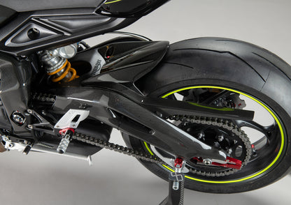 Achterspatbord met kettingbeschermer glanzend carbon Triumph Street Triple 765 Moto2 (2025+)