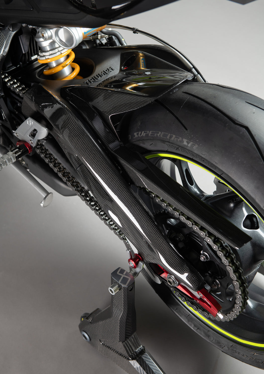 Achterspatbord met kettingbeschermer glanzend carbon Triumph Street Triple 765 Moto2 (2025+)