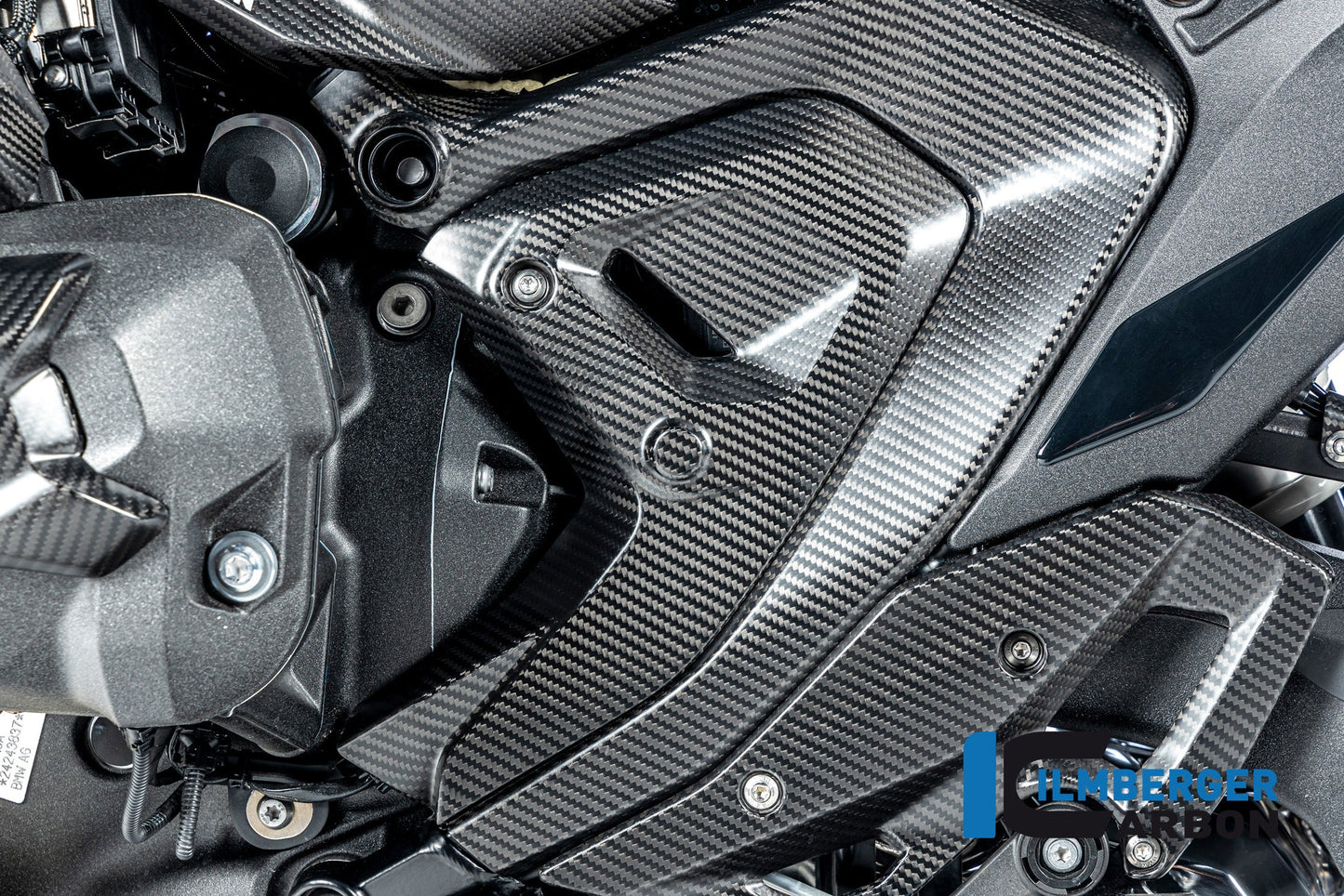 Driehoekige Frame cover links mat carbon BMW R1300GS Adventure Option 719 Karakorum 2024+