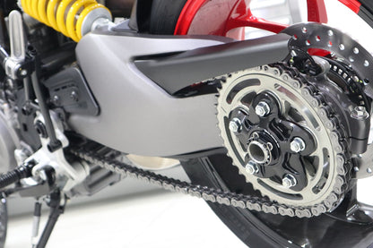 Achteras moerenset Ducati Monster S2R-1000 (2005-2007) zwart gemonteerd op tandwieldrager