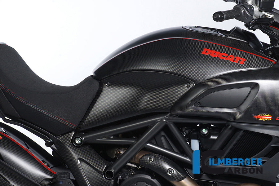 Cubierta del tanque del lado derecho de carbono Ducati Diavel Ducati Diavel (2014-2018)