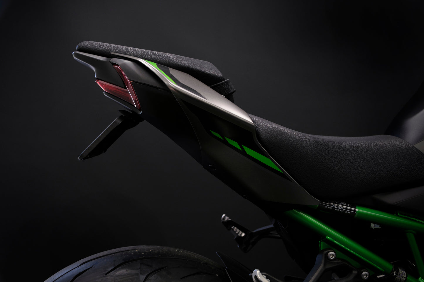Verstelbare kentekenplaathouder Evotech - Kawasaki Z900 (2025+)
