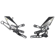Justerbar bromsbrytare med fällbara fotstöd och vice versa switchmönster (GP Shifting) Aprilia Tuono V4 1100 Factory 2021+