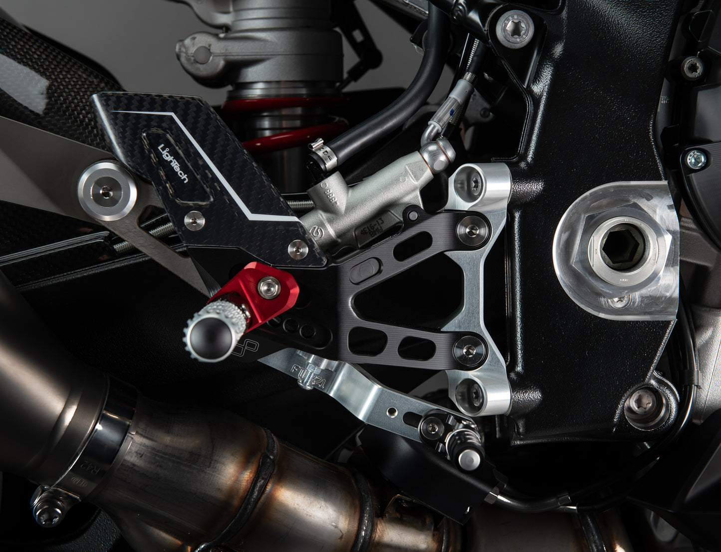 Adjustable brake link set R (Special Edition) with folding footrests and carbon heel protectors BMW S1000RR (2019-2024)