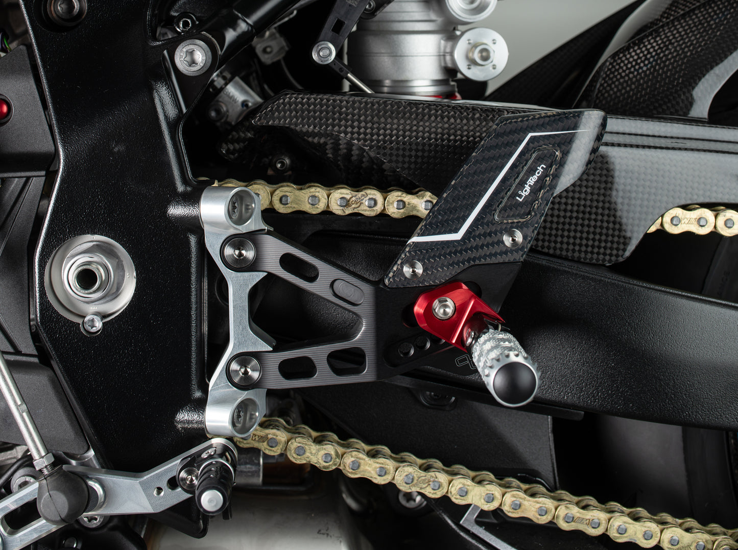 Adjustable brake link set R (Special Edition) with folding footrests and carbon heel protectors BMW S1000RR (2019-2024)