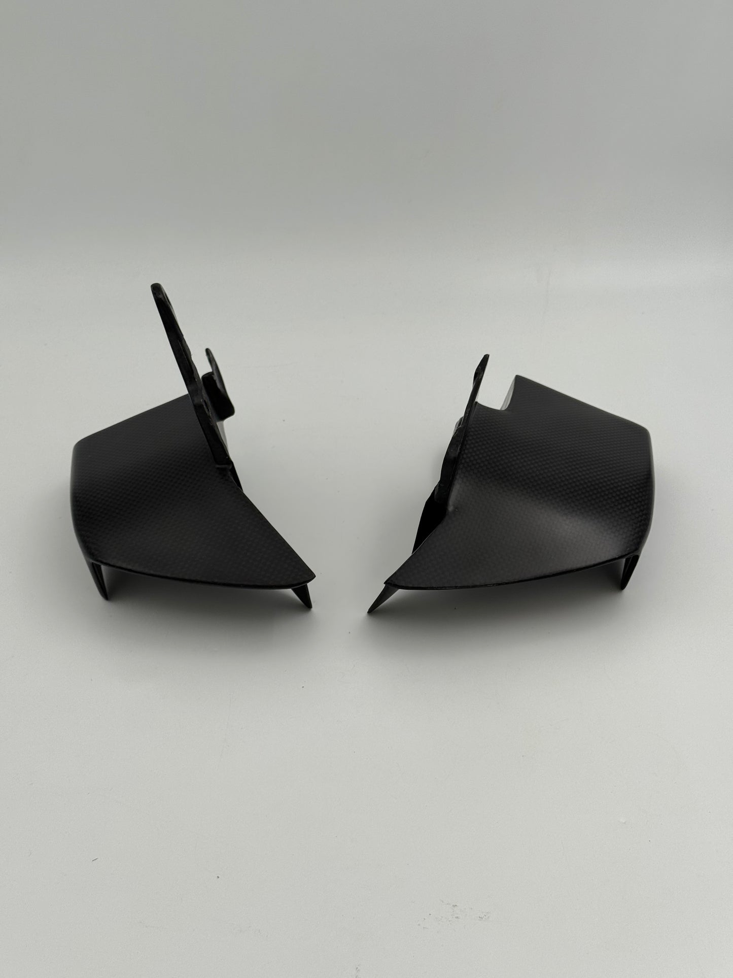 VERKOCHT_Carbon Winglet Set (4-delig) – Ducati Multistrada V4 – Mat Carbon (Gebruikt)