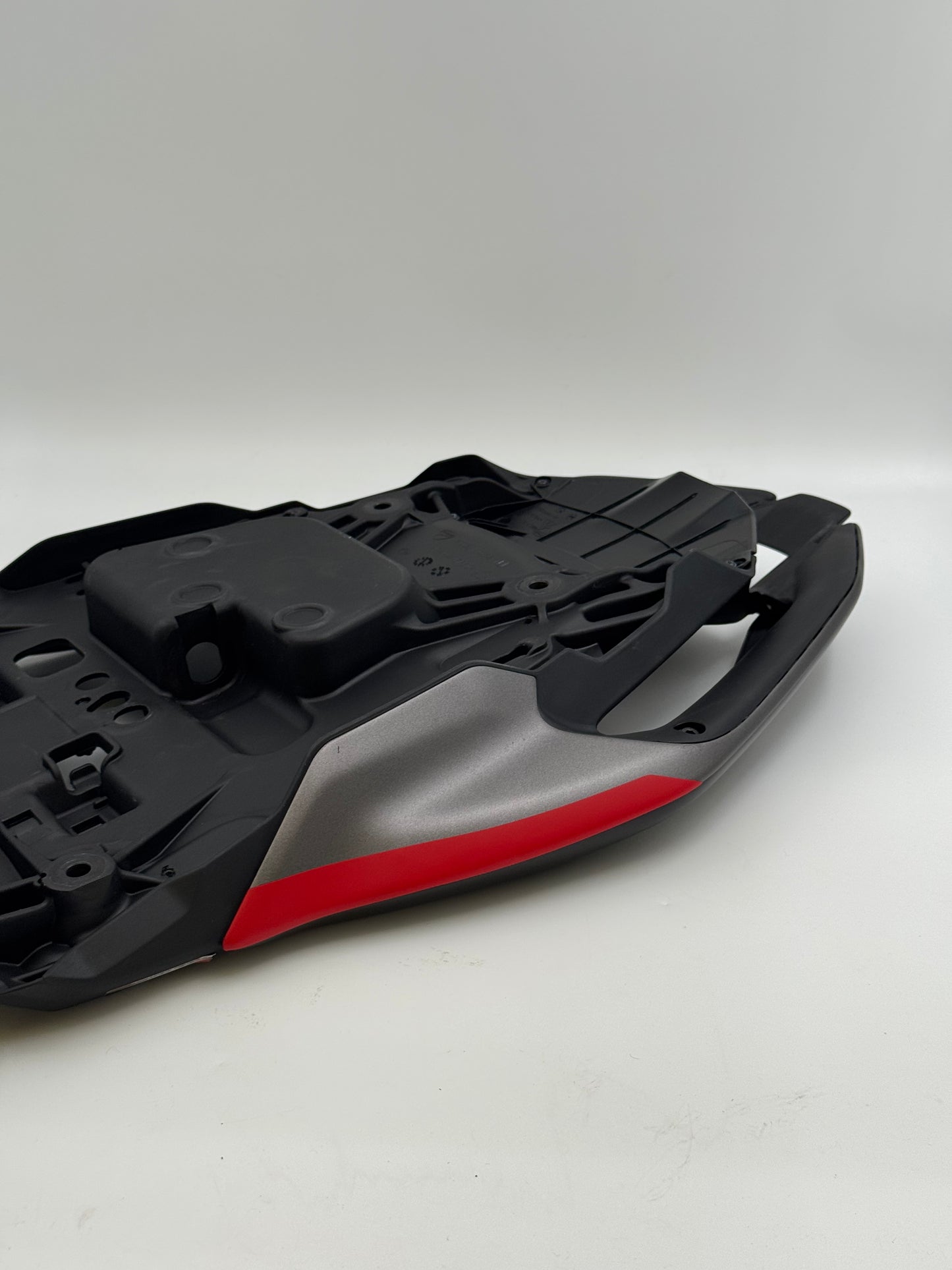 Tail met handgreep “RS version” – Ducati Multistrada V4 Grand Tour (gebruikt)