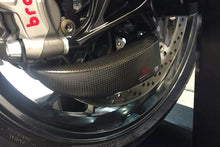 Remklauwen luchtgeleiders set GP DUCTS Limited Edition Triumph Tiger 1200 Desert Edition (2020-2021) gemonteerd op de voorvork