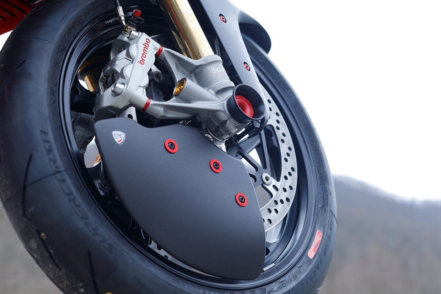 Remklauw Spacer Kit (4 st.) Ducati Panigale V4 (2018-2020) rood gemonteerd