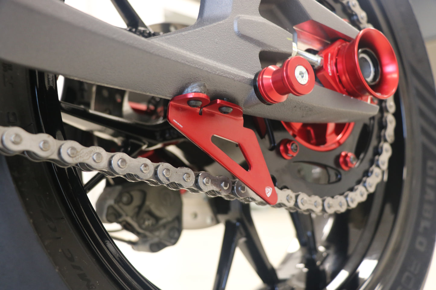 Kettingbeschermer (haaienvin) Ducati Panigale V2 (2025+)