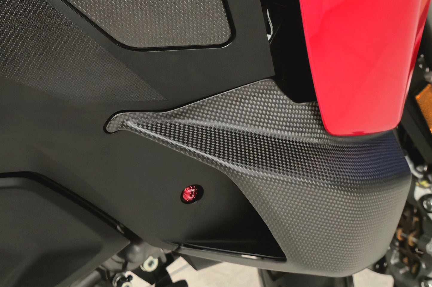 Aluminium boutenset (2 st.) voor zijpanelen Ducati Multistrada V2 S (2025+)