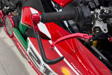 Remhendelbeschermer Troy Bayliss Limited Edition Triumph Bonneville T100 (2006-2016) Vooraanzicht gemonteerd