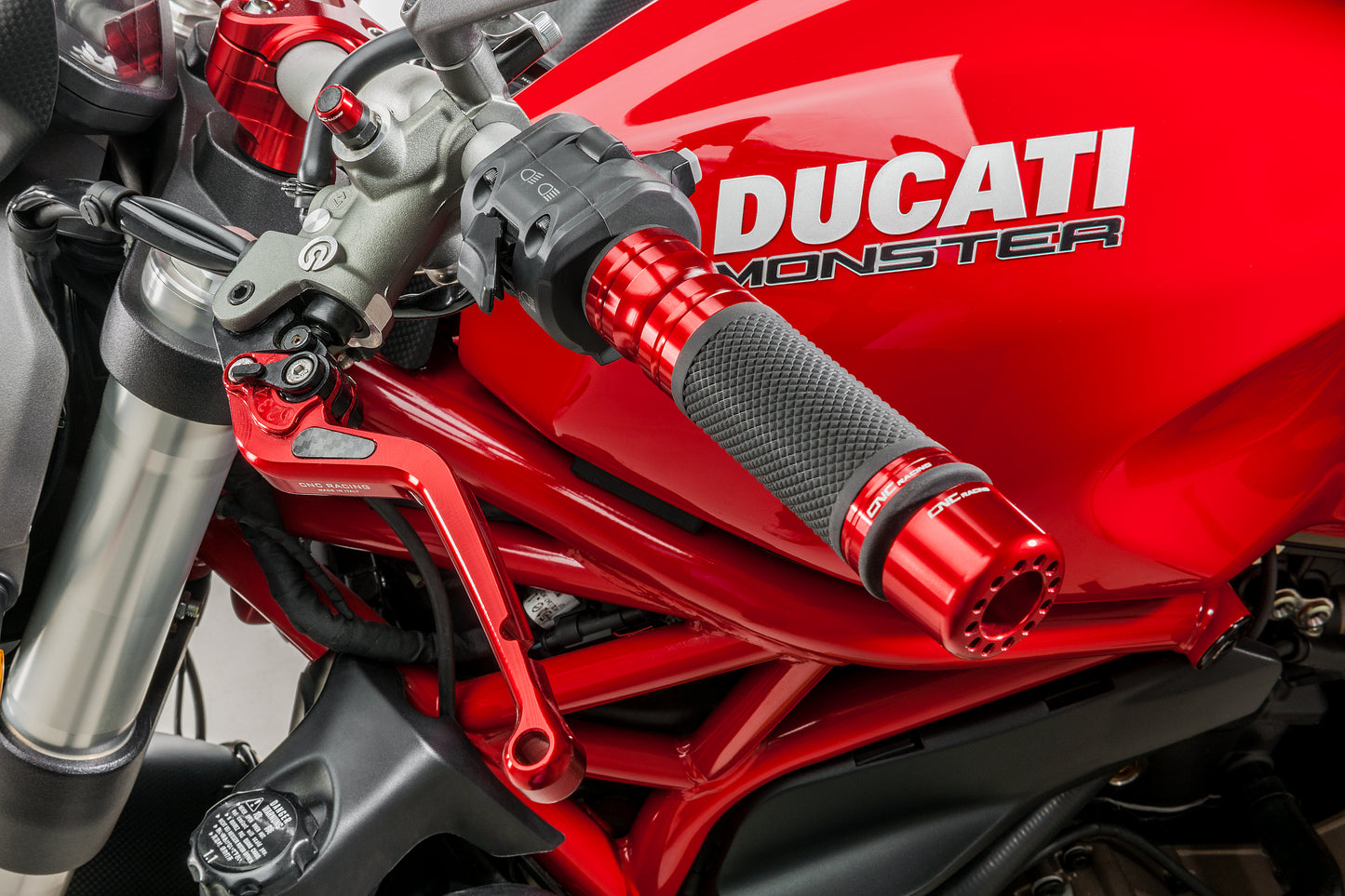 Handgriffssatz CNC Racing Suzuki GSX-S750 (2015-2016)