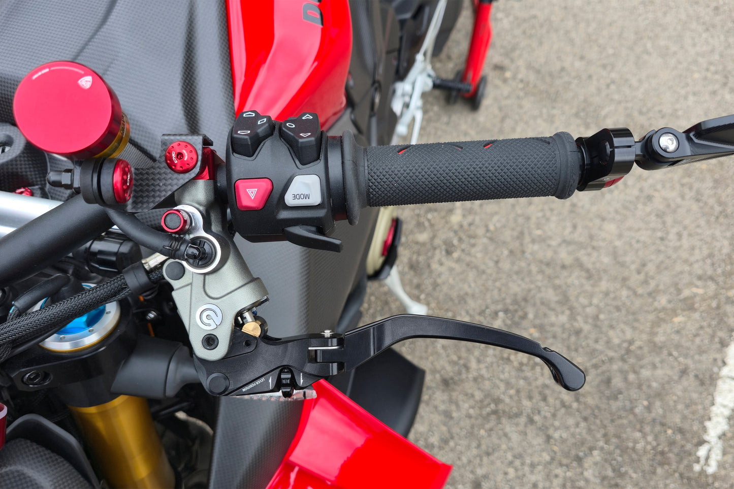 Opklapbare-koppelingshendel-met-horizontale-verstelknop-Ducati-Monster-1200-R-2016-2019