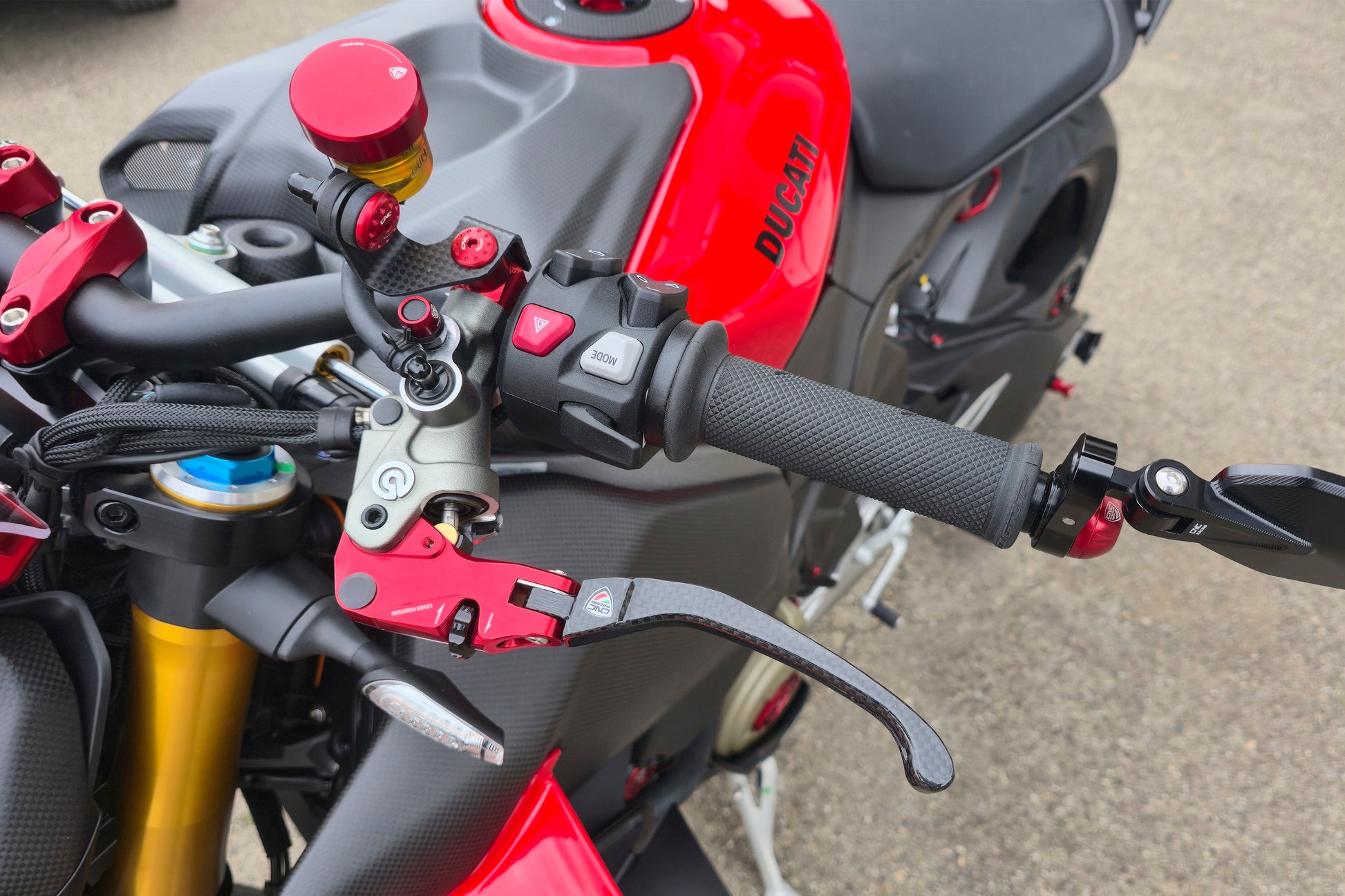 Carbon opklapbaar koppelingshendel - met rollende verstelknop Ducati Panigale V4 (2018-2020)