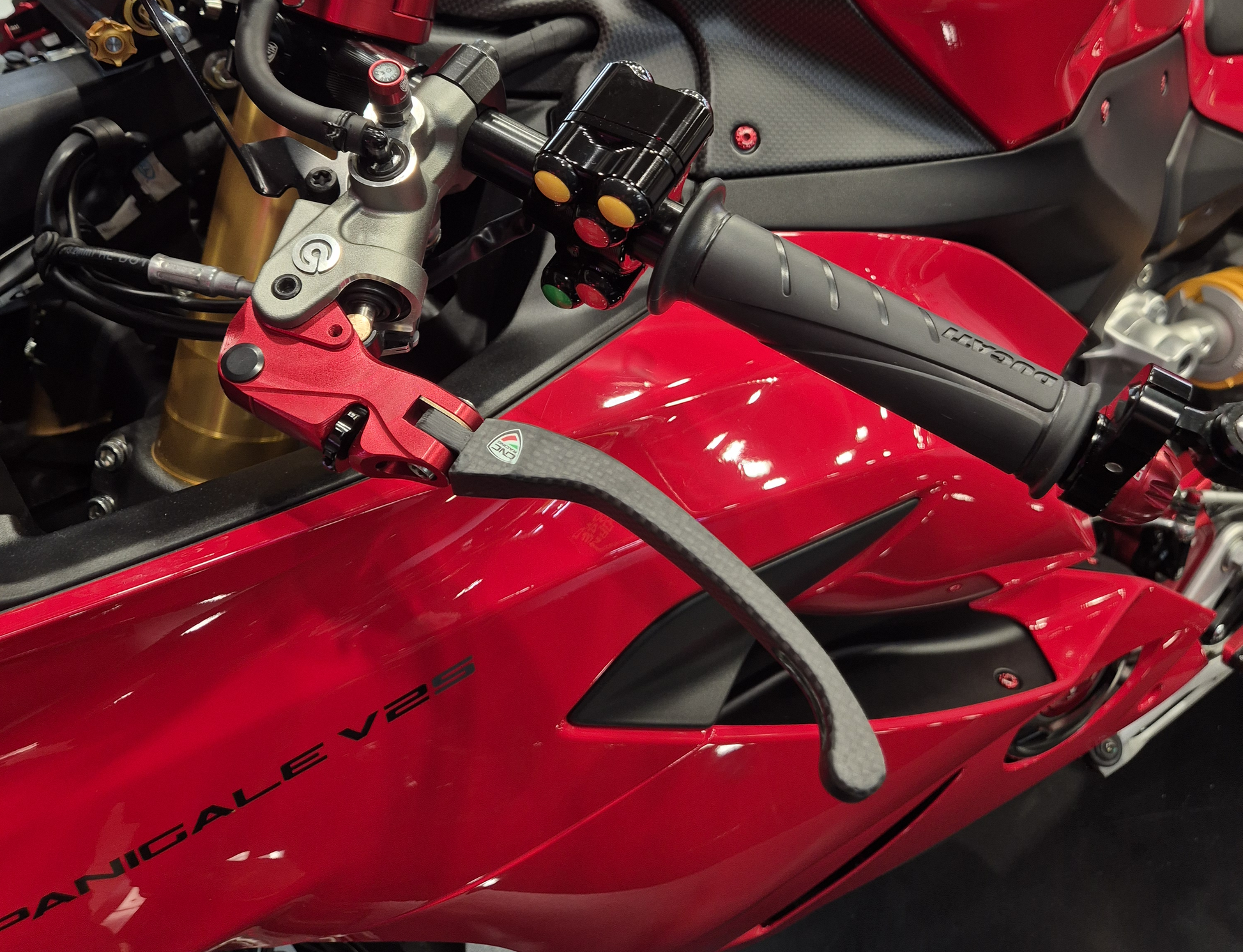 Carbon opklapbaar koppelingshendel - met rollende verstelknop Ducati 999 (2003-2006)