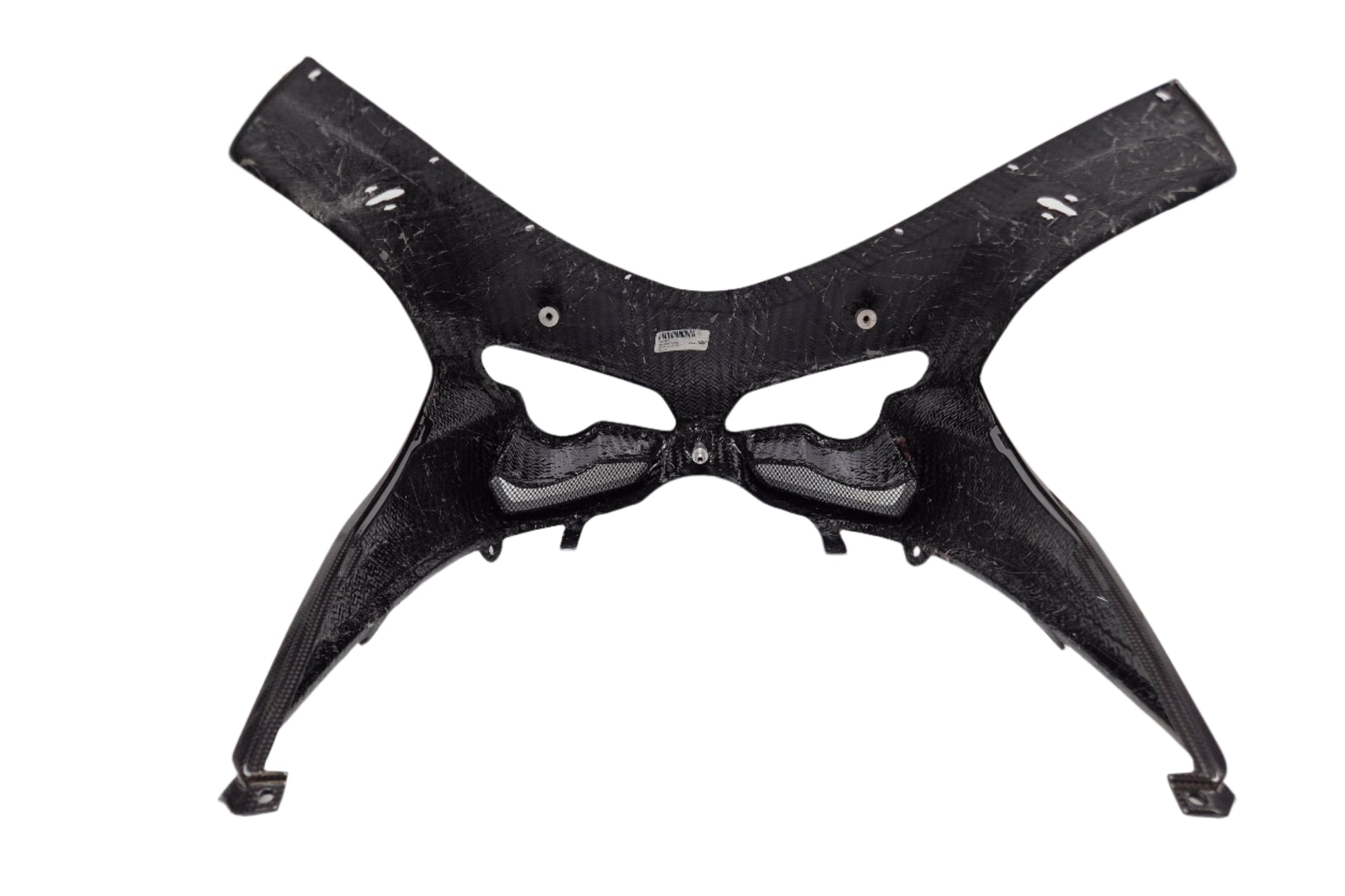 Achteraanzicht van de FullSix Carbon Headlight Fairing Strada, los gepresenteerd – toont de volledige vormgeving, bevestigingspunten en carbonstructuur in één duidelijk beeld.