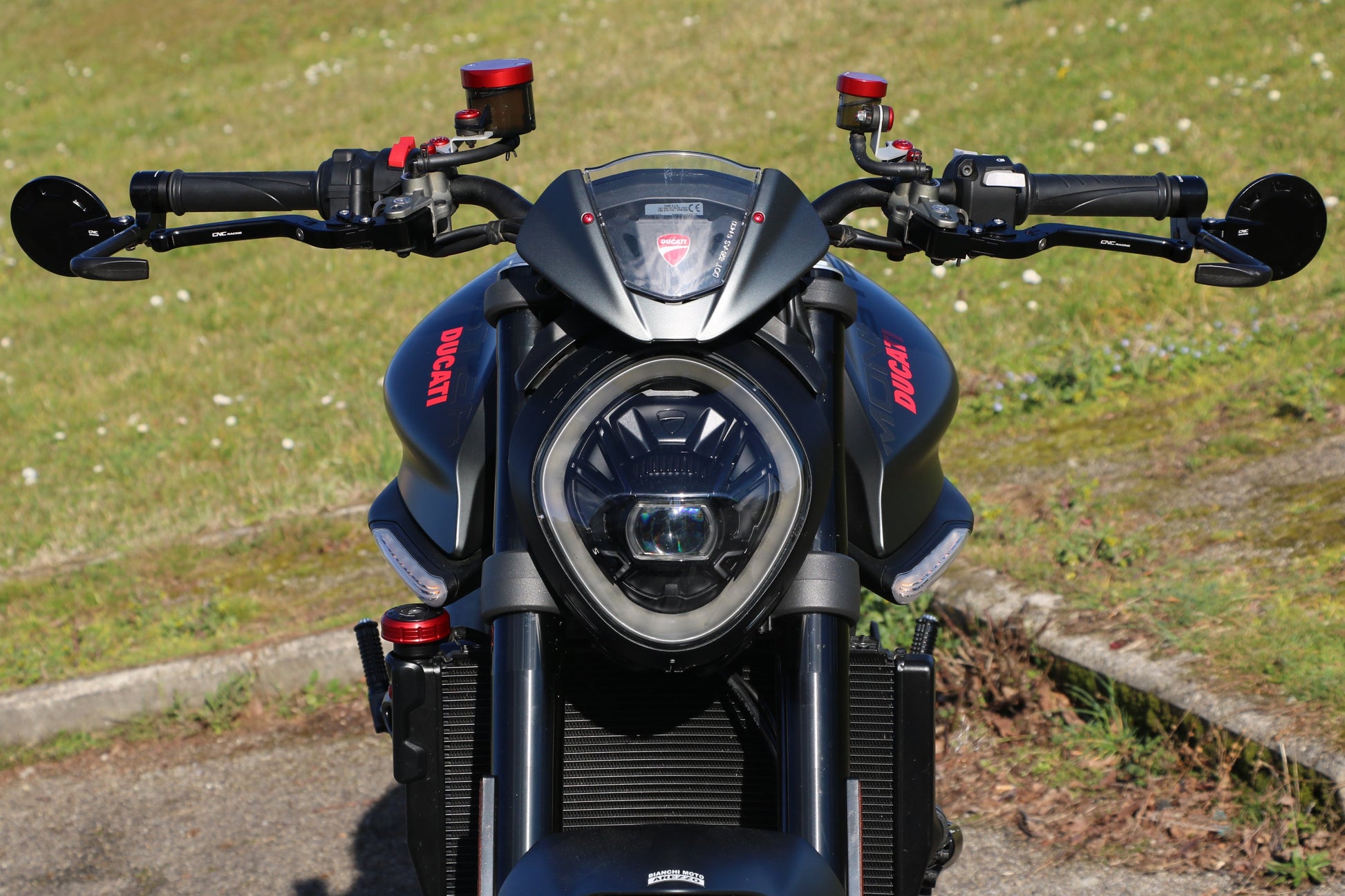 Voordeelpakket bar-end spiegels en hendelbeschermers - Pramac Racing Limited Edition Buell XB12SS (2006-2011) pakket afgebeeld voorzijde