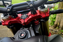 Balhoofd moer CNC Racing Ducati Monster S4RS (2006-2009) zwart gemonteerd op Hypermotard 698