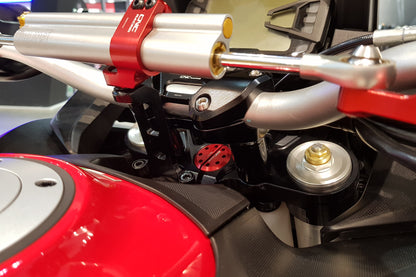 Balhoofd moer CNC Racing Ducati Multistrada 1200 Enduro (2016-2018) rood gemonteerd op Multistrada
