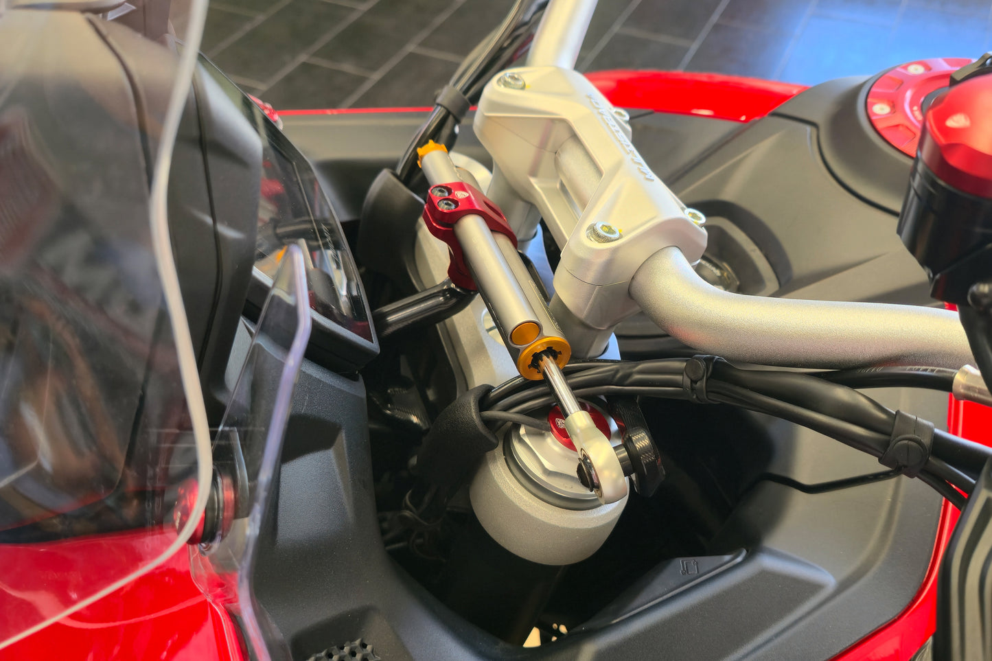 CNC Racing stuurdemper installatiekit Ducati Multistrada V2 (2025+)