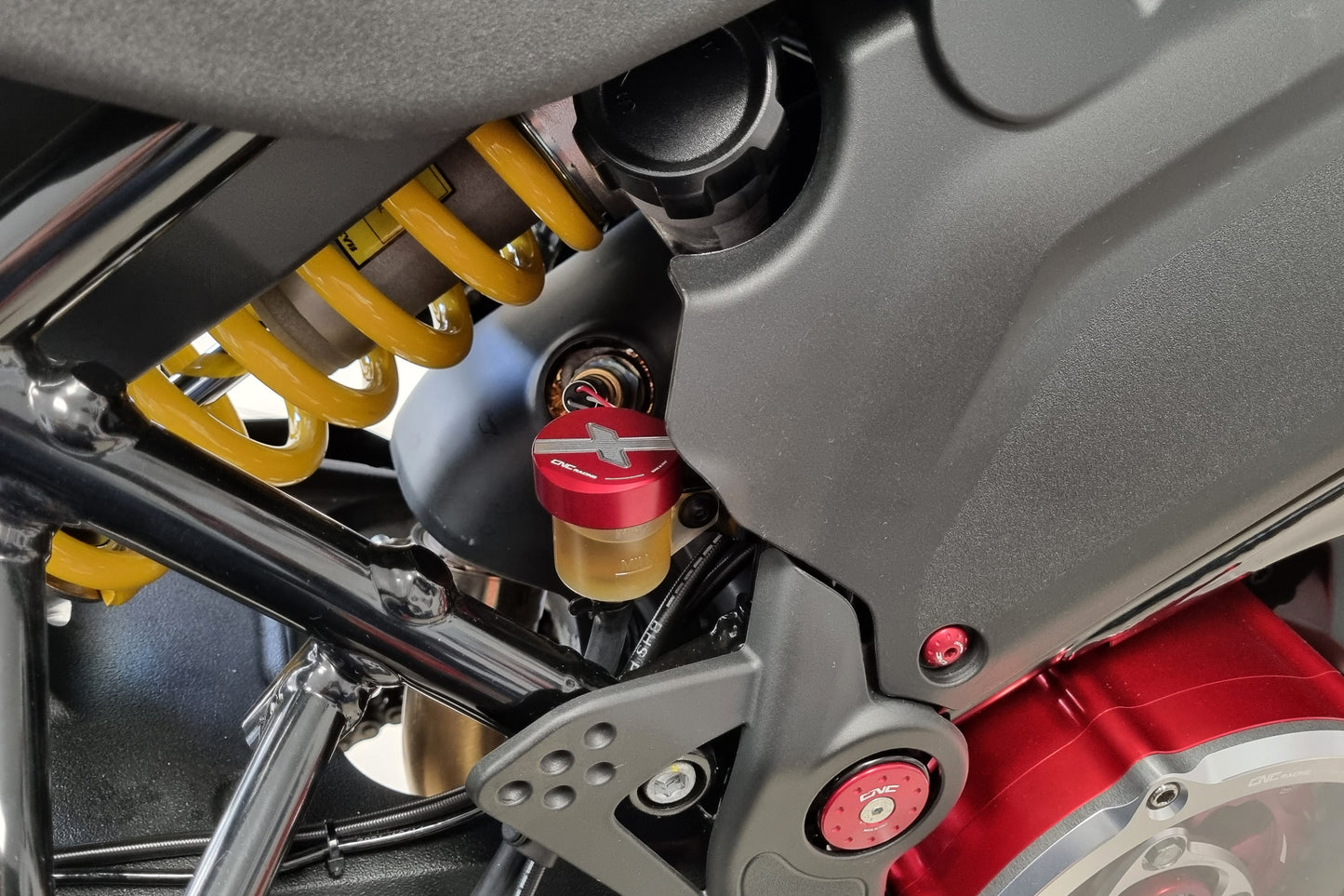 Bakre bromsvätskebehållare - Ducati DesertX 2022+ Ducati DesertX (2022+)