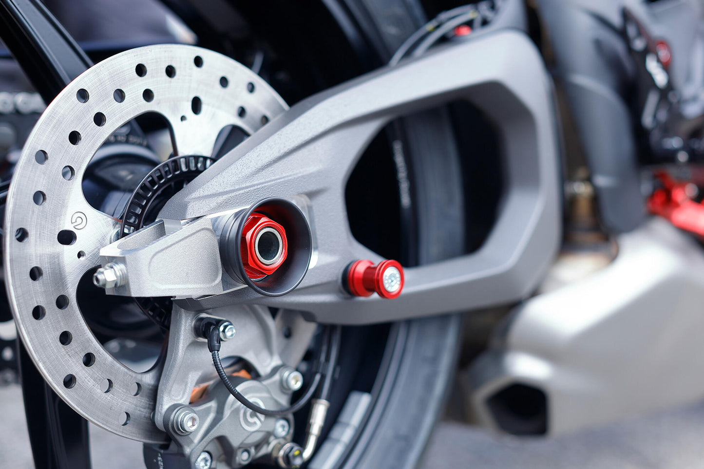 TP552BR paddock stand bobbin rechts gemonteerd