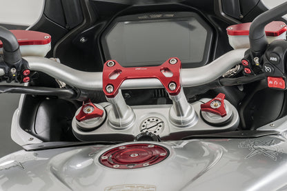 Tankdop buitenrand Carbonio MV Agusta Brutale 800 RR (2016-2017) rood gemonteerd