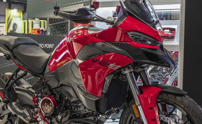 Zijpaneel luchtgeleider ZA384Y CNC Racing mat carbon voor Multistrada V2 en V2S 2025+ gemonteerd
