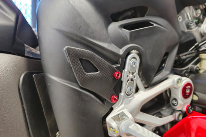 Mat carbon heel protectors (2 pcs.) Ducati Panigale V4 (2025+)